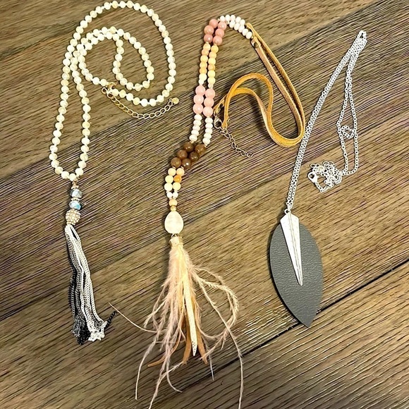 Set of 3 ladies necklaces all are adjustable - Picture 1 of 1